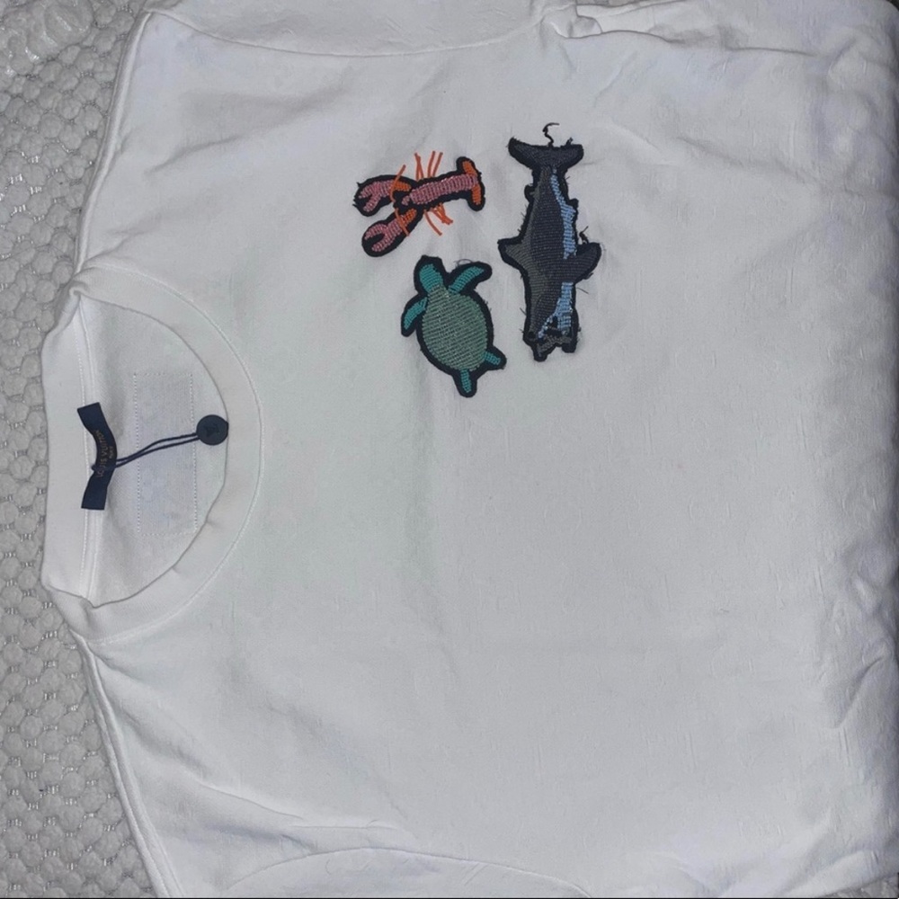 LV tee